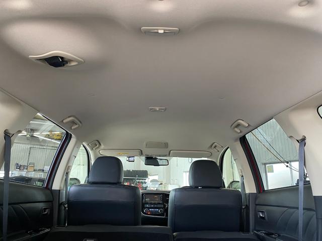 アウトランダーＰＨＥＶ Ｇナビパッケージ　パワートランク　衝突軽減Ｂ　ＵＳＢ　サイドカメラ　後カメラ　オートエアコン　ドライブレコーダー　横滑り防止　盗難防止システム　寒冷地仕様　キーレス　オートクルーズ　ミュージックプレイヤー接続可　ＥＴＣ（55枚目）