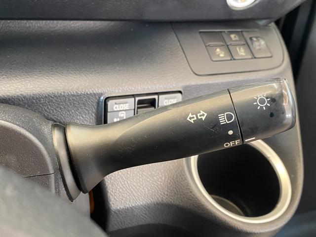 シエンタ Ｇ　スマートキープッシュスタート　アイドリングＳ　衝突安全ボディ　フルオートエアコン　パワーウィンド　運転席エアバック　パワステ　キーフリーシステム　ＡＢＳ　３列　セキュリティアラーム　助手席エアバック（35枚目）