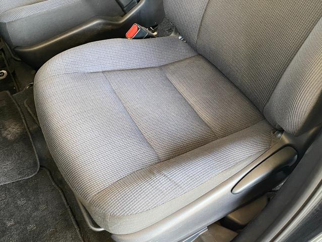 シエンタ Ｇ　スマートキープッシュスタート　アイドリングＳ　衝突安全ボディ　フルオートエアコン　パワーウィンド　運転席エアバック　パワステ　キーフリーシステム　ＡＢＳ　３列　セキュリティアラーム　助手席エアバック（44枚目）