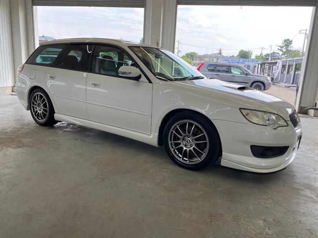 レガシィツーリングワゴン ２．０ＧＴスペックＢ　フルタイム４ＷＤ　エアバック　エアコン　キーレスエントリー　パワーステアリング　パワーウィンドウ　黒革シート　ローダウン　ガラスルーフ　キーレス盗難防止装置　スマートキープッシュスタート　ＥＴＣ車載器（3枚目）