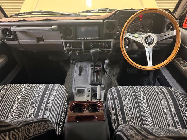 ランドクルーザー７０ ＺＸ　新品ボンネット交換　新品フロントフェンダー左右交換　特注製作フェンダーエプロン左右交換　新品リヤクォーターパネル左右交換　新品ロッカーパネル交換　純正ＯＰ電動サンルーフ　新品シーカバー＆ダッシュマット（40枚目）