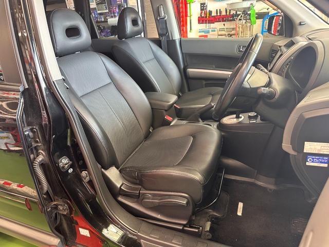エクストレイル ２０Ｘ　ブラックホイール　ＴＯＹＯブロックタイヤ　スタッドレス＆ブラックホイールセット付き　新品ＬＥＤヘッドライト　ナビ　ＣＤ　ＵＳＢポート　バックモニター　ＥＴＣ　ワンオーナー　禁煙車　ディーラー記録簿付き（27枚目）