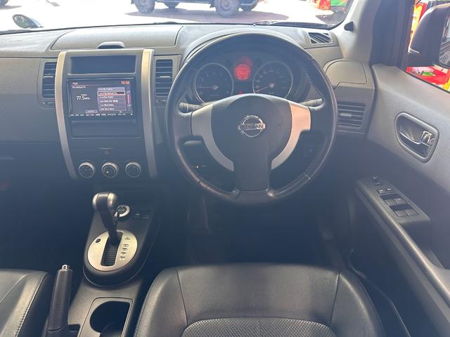 エクストレイル ２０Ｘ　ブラックホイール　ＴＯＹＯブロックタイヤ　スタッドレス＆ブラックホイールセット付き　新品ＬＥＤヘッドライト　ナビ　ＣＤ　ＵＳＢポート　バックモニター　ＥＴＣ　ワンオーナー　禁煙車　ディーラー記録簿付き（31枚目）