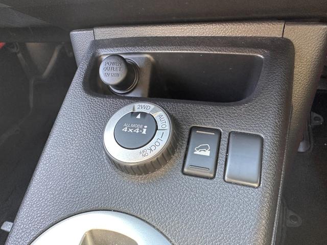 エクストレイル ２０Ｘ　ブラックホイール　ＴＯＹＯブロックタイヤ　スタッドレス＆ブラックホイールセット付き　新品ＬＥＤヘッドライト　ナビ　ＣＤ　ＵＳＢポート　バックモニター　ＥＴＣ　ワンオーナー　禁煙車　ディーラー記録簿付き（38枚目）