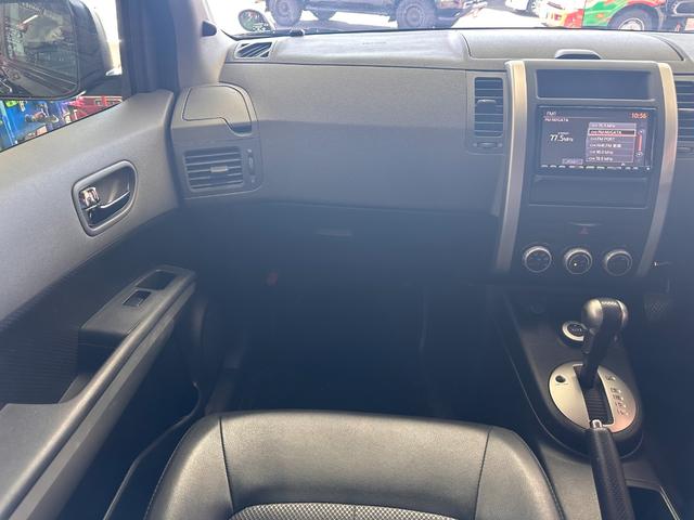 エクストレイル ２０Ｘ　ブラックホイール　ＴＯＹＯブロックタイヤ　スタッドレス＆ブラックホイールセット付き　新品ＬＥＤヘッドライト　ナビ　ＣＤ　ＵＳＢポート　バックモニター　ＥＴＣ　ワンオーナー　禁煙車　ディーラー記録簿付き（44枚目）