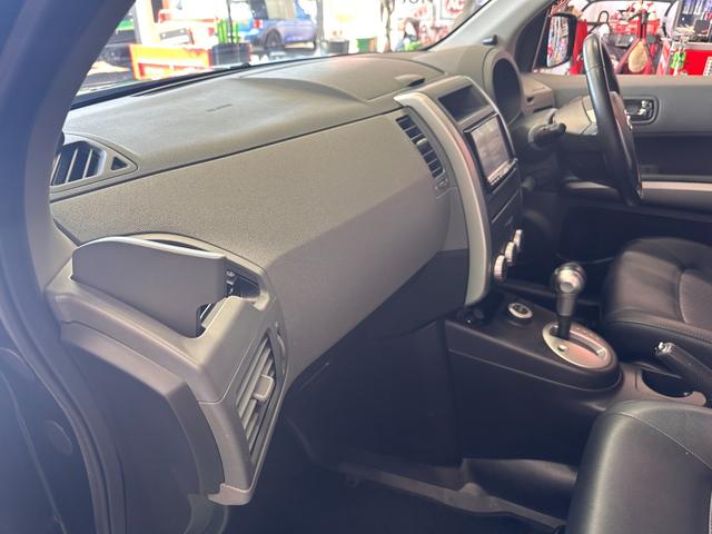 エクストレイル ２０Ｘ　ブラックホイール　ＴＯＹＯブロックタイヤ　スタッドレス＆ブラックホイールセット付き　新品ＬＥＤヘッドライト　ナビ　ＣＤ　ＵＳＢポート　バックモニター　ＥＴＣ　ワンオーナー　禁煙車　ディーラー記録簿付き（48枚目）