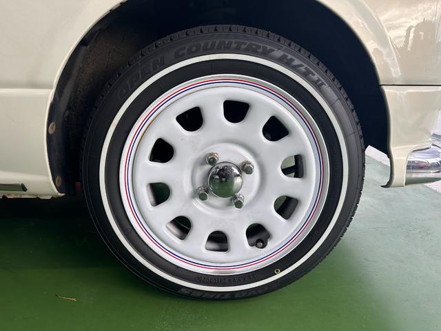 ミラジーノ ミニライトスペシャル　オルタネータ交換（Ｒ７年１１月）　新品ホワイトリボンタイヤ　新品ブラウンシートカバー　ＮＡＲＤＩステアリング＆シフトノブ　ホワイトホイール　新品フロアマット　純正ホワイトカラー　ＵＳＢ接続オーディオ（4枚目）