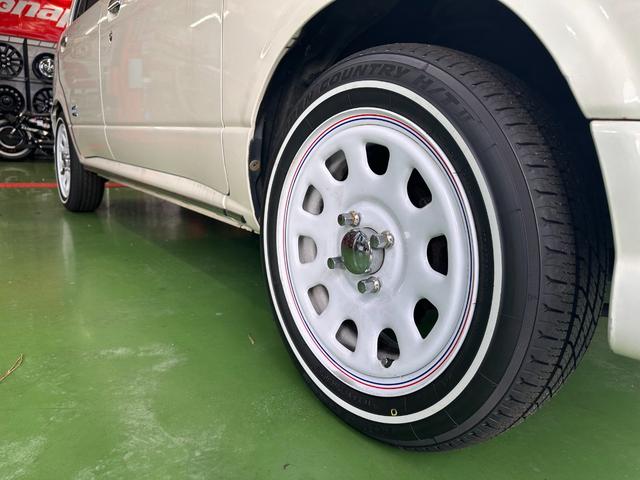 ミラジーノ ミニライトスペシャル　オルタネータ交換（Ｒ７年１１月）　新品ホワイトリボンタイヤ　新品ブラウンシートカバー　ＮＡＲＤＩステアリング＆シフトノブ　ホワイトホイール　新品フロアマット　純正ホワイトカラー　ＵＳＢ接続オーディオ（9枚目）