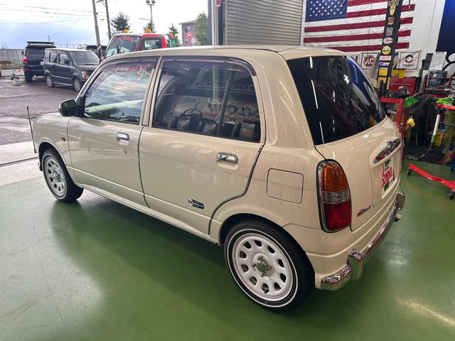 ミラジーノ ミニライトスペシャル　オルタネータ交換（Ｒ７年１１月）　新品ホワイトリボンタイヤ　新品ブラウンシートカバー　ＮＡＲＤＩステアリング＆シフトノブ　ホワイトホイール　新品フロアマット　純正ホワイトカラー　ＵＳＢ接続オーディオ（18枚目）