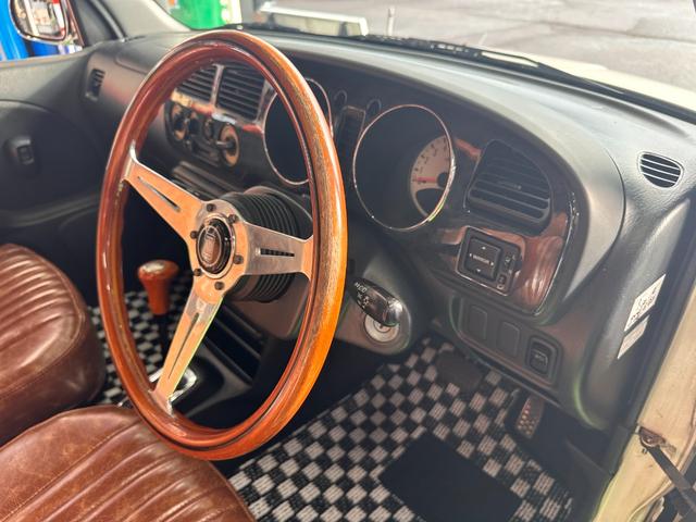 ミラジーノ ミニライトスペシャル　オルタネータ交換（Ｒ７年１１月）　新品ホワイトリボンタイヤ　新品ブラウンシートカバー　ＮＡＲＤＩステアリング＆シフトノブ　ホワイトホイール　新品フロアマット　純正ホワイトカラー　ＵＳＢ接続オーディオ（22枚目）