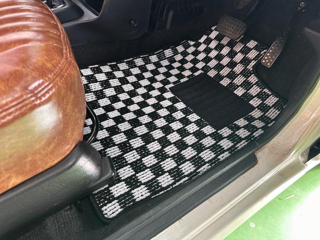 ミラジーノ ミニライトスペシャル　オルタネータ交換（Ｒ７年１１月）　新品ホワイトリボンタイヤ　新品ブラウンシートカバー　ＮＡＲＤＩステアリング＆シフトノブ　ホワイトホイール　新品フロアマット　純正ホワイトカラー　ＵＳＢ接続オーディオ（30枚目）