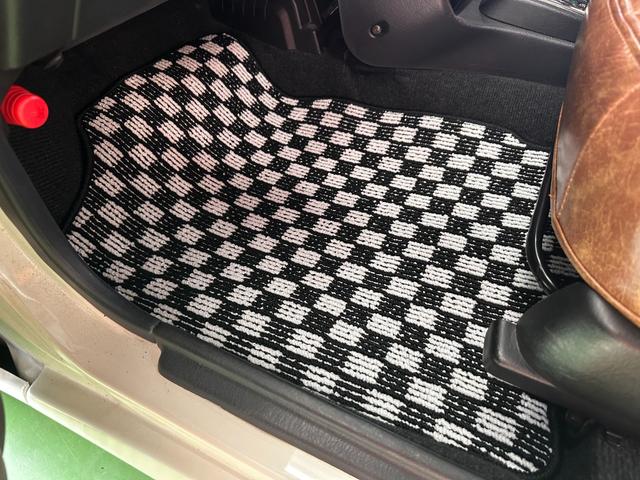 ミラジーノ ミニライトスペシャル　オルタネータ交換（Ｒ７年１１月）　新品ホワイトリボンタイヤ　新品ブラウンシートカバー　ＮＡＲＤＩステアリング＆シフトノブ　ホワイトホイール　新品フロアマット　純正ホワイトカラー　ＵＳＢ接続オーディオ（43枚目）