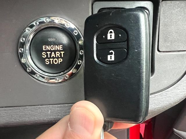 ｉＱ １００Ｇ　レザーパッケージ　ルーフラッピング　純正ＨＤＤナビ　ＣＤ　ＤＶＤ　ＡＵＸ　ＭＳ　ワンセグ　半革シート　横滑り防止　スマートキー＆プッシュスタート　ＨＩＤ　純正アルミ　名古屋仕入（19枚目）