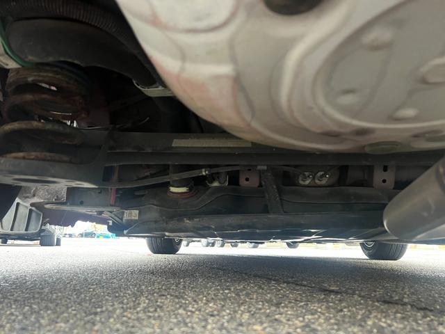 ｉＱ １００Ｇ　レザーパッケージ　ルーフラッピング　純正ＨＤＤナビ　ＣＤ　ＤＶＤ　ＡＵＸ　ＭＳ　ワンセグ　半革シート　横滑り防止　スマートキー＆プッシュスタート　ＨＩＤ　純正アルミ　名古屋仕入（32枚目）