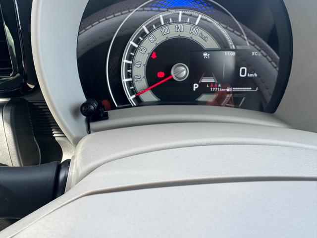 ワゴンＲスマイル ハイブリッドＸ　社外８インチナビ＆バックカメラ　オートライト　両側パワースライドドア　プッシュスタート　シートヒーター　オートエアコン　スズキセーフティーサポート　４ＷＤ　スタッドレスタイヤ付き　フォグランプ（3枚目）