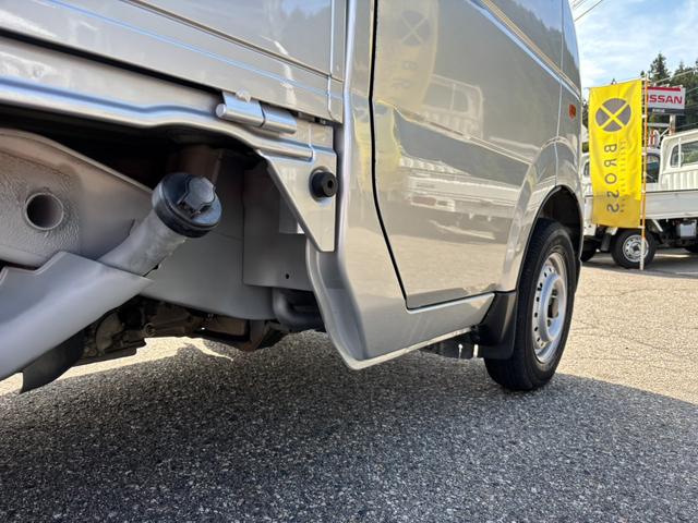 キャリイトラック KC オートマ4WD エアコン パワステ 防衛処理済  タイミングチェーン AT車 切替4WD(14枚目)