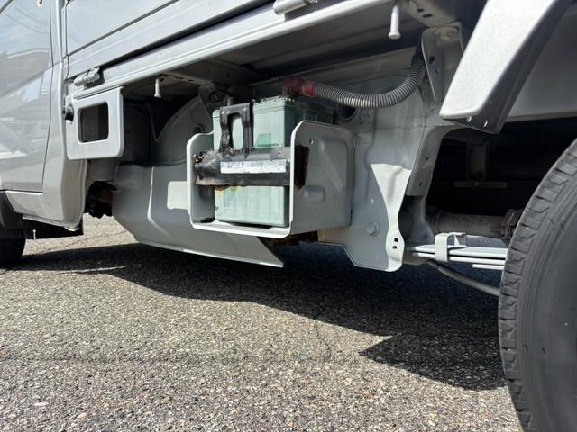 キャリイトラック KC オートマ4WD エアコン パワステ 防衛処理済  タイミングチェーン AT車 切替4WD(16枚目)