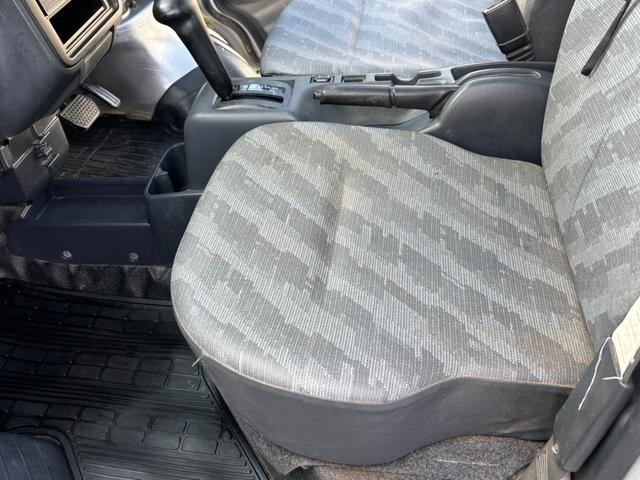 キャリイトラック KC オートマ4WD エアコン パワステ 防衛処理済  タイミングチェーン AT車 切替4WD(30枚目)