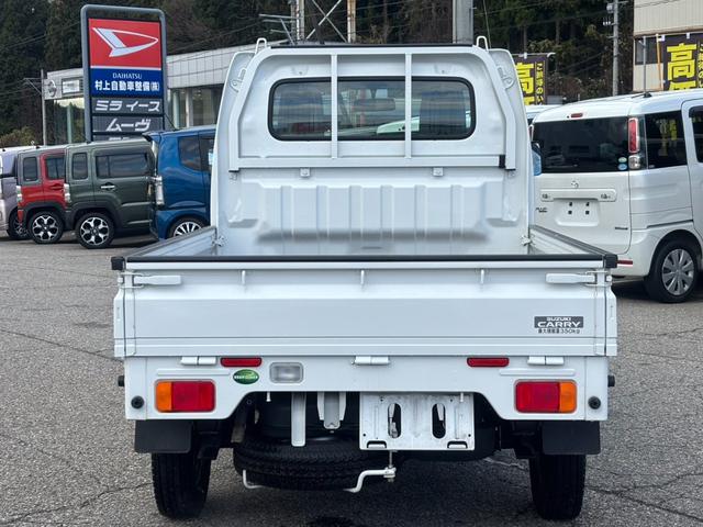 キャリイトラック ＫＣエアコン・パワステ　４ＷＤ　ワンオーナー　走行３０３００ｋｍ　社外ＣＤ　ＵＳＢ　ＡＵＸ　過去記録簿　Ｗエアバッグ　切替４ＷＤ　荷台マット　アオリガード　マッドガード　スペアキー　１年間走行距離無制限保証付（6枚目）