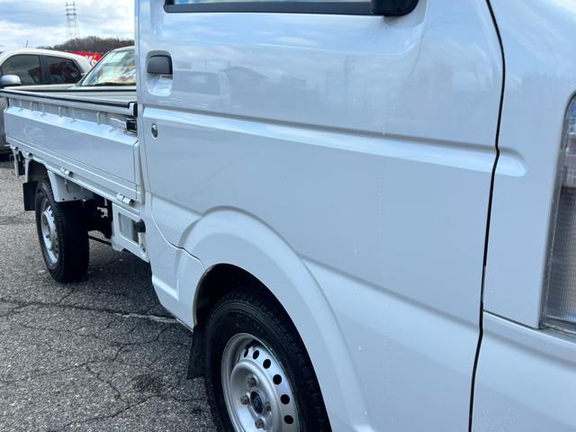 キャリイトラック ＫＣエアコン・パワステ　４ＷＤ　ワンオーナー　走行３０３００ｋｍ　社外ＣＤ　ＵＳＢ　ＡＵＸ　過去記録簿　Ｗエアバッグ　切替４ＷＤ　荷台マット　アオリガード　マッドガード　スペアキー　１年間走行距離無制限保証付（12枚目）