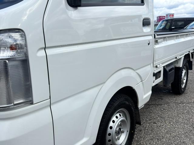 キャリイトラック ＫＣエアコン・パワステ　４ＷＤ　ワンオーナー　走行３０３００ｋｍ　社外ＣＤ　ＵＳＢ　ＡＵＸ　過去記録簿　Ｗエアバッグ　切替４ＷＤ　荷台マット　アオリガード　マッドガード　スペアキー　１年間走行距離無制限保証付（13枚目）