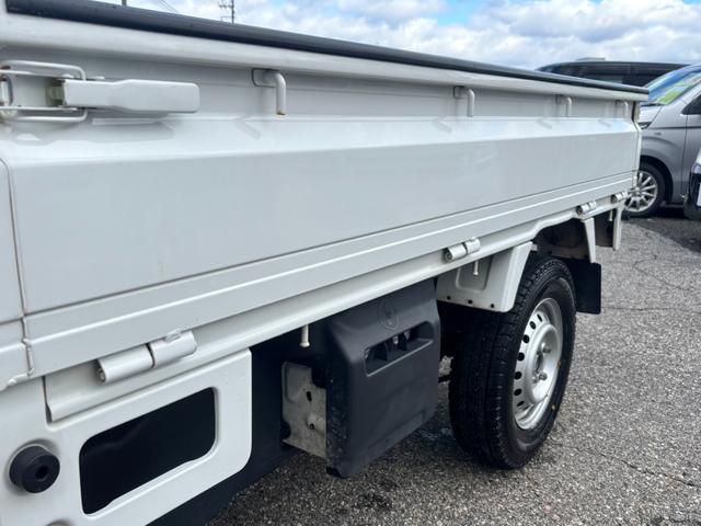 キャリイトラック ＫＣエアコン・パワステ　４ＷＤ　ワンオーナー　走行３０３００ｋｍ　社外ＣＤ　ＵＳＢ　ＡＵＸ　過去記録簿　Ｗエアバッグ　切替４ＷＤ　荷台マット　アオリガード　マッドガード　スペアキー　１年間走行距離無制限保証付（14枚目）