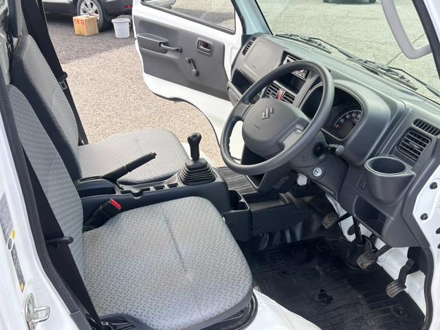 キャリイトラック ＫＣエアコン・パワステ　４ＷＤ　ワンオーナー　走行３０３００ｋｍ　社外ＣＤ　ＵＳＢ　ＡＵＸ　過去記録簿　Ｗエアバッグ　切替４ＷＤ　荷台マット　アオリガード　マッドガード　スペアキー　１年間走行距離無制限保証付（20枚目）