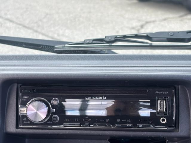 キャリイトラック ＫＣエアコン・パワステ　４ＷＤ　ワンオーナー　走行３０３００ｋｍ　社外ＣＤ　ＵＳＢ　ＡＵＸ　過去記録簿　Ｗエアバッグ　切替４ＷＤ　荷台マット　アオリガード　マッドガード　スペアキー　１年間走行距離無制限保証付（27枚目）