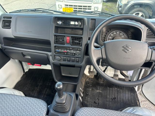 キャリイトラック ＫＣエアコン・パワステ　４ＷＤ　ワンオーナー　走行３０３００ｋｍ　社外ＣＤ　ＵＳＢ　ＡＵＸ　過去記録簿　Ｗエアバッグ　切替４ＷＤ　荷台マット　アオリガード　マッドガード　スペアキー　１年間走行距離無制限保証付（31枚目）
