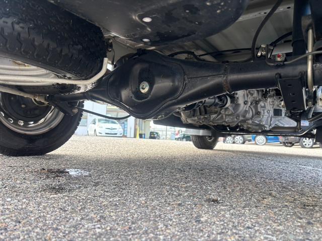 キャリイトラック ＫＣエアコン・パワステ　４ＷＤ　ワンオーナー　走行３０３００ｋｍ　社外ＣＤ　ＵＳＢ　ＡＵＸ　過去記録簿　Ｗエアバッグ　切替４ＷＤ　荷台マット　アオリガード　マッドガード　スペアキー　１年間走行距離無制限保証付（33枚目）