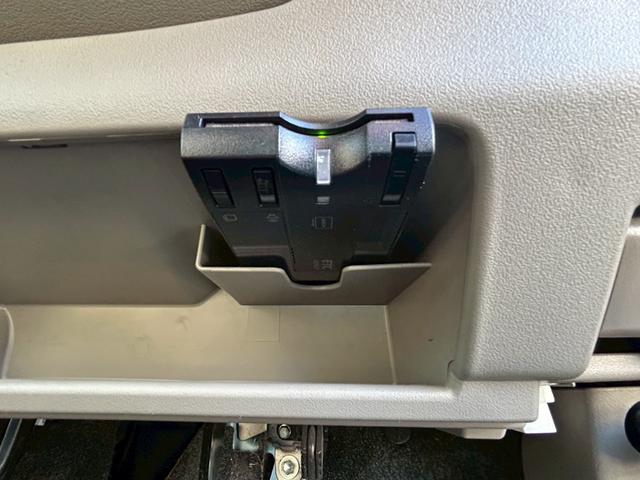 タント Ｘ　エアバック　スマ－トキ－　ＰＳ　ＰＷ　Ｗエアバッグ　左側パワースライドドア　ＥＴＣ　キーレス　エアコン　衝突安全ボディ　盗難防止システム　ＡＢＳ　ベンチシート　寒冷地仕様　アイドリングＳＴＯＰ　４ＷＤ（25枚目）