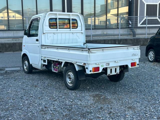 キャリイトラック ＫＣエアコン・パワステ　４ＷＤ　エアコン　パワーステアリング　５速マニュアル車　車検整備付き　レベライザー　ＦＭ／ＡＭラジオチューナー　切り替え式（5枚目）