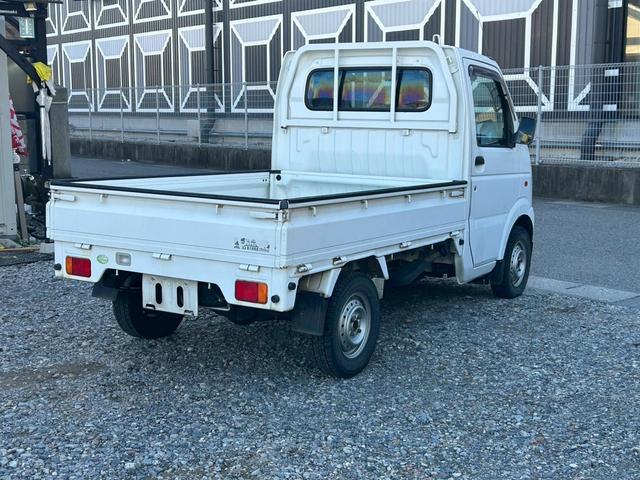キャリイトラック ＫＣエアコン・パワステ　４ＷＤ　エアコン　パワーステアリング　５速マニュアル車　車検整備付き　レベライザー　ＦＭ／ＡＭラジオチューナー　切り替え式（7枚目）