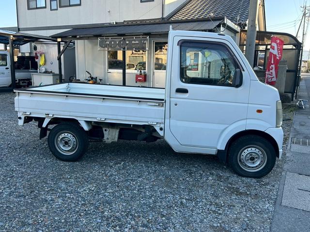 キャリイトラック ＫＣエアコン・パワステ　４ＷＤ　エアコン　パワーステアリング　５速マニュアル車　車検整備付き　レベライザー　ＦＭ／ＡＭラジオチューナー　切り替え式（8枚目）