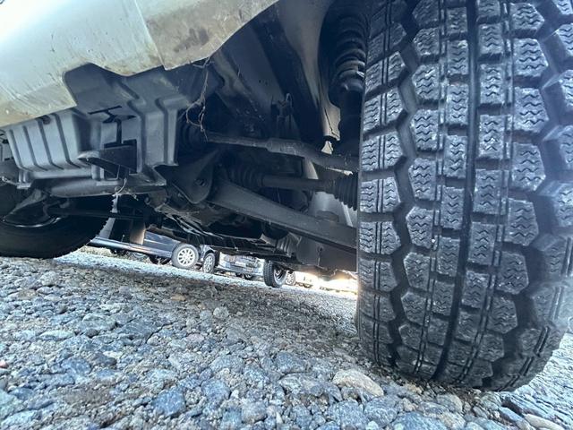 キャリイトラック ＫＣエアコン・パワステ　４ＷＤ　エアコン　パワーステアリング　５速マニュアル車　車検整備付き　レベライザー　ＦＭ／ＡＭラジオチューナー　切り替え式（15枚目）