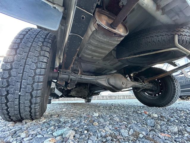 キャリイトラック ＫＣエアコン・パワステ　４ＷＤ　エアコン　パワーステアリング　５速マニュアル車　車検整備付き　レベライザー　ＦＭ／ＡＭラジオチューナー　切り替え式（16枚目）