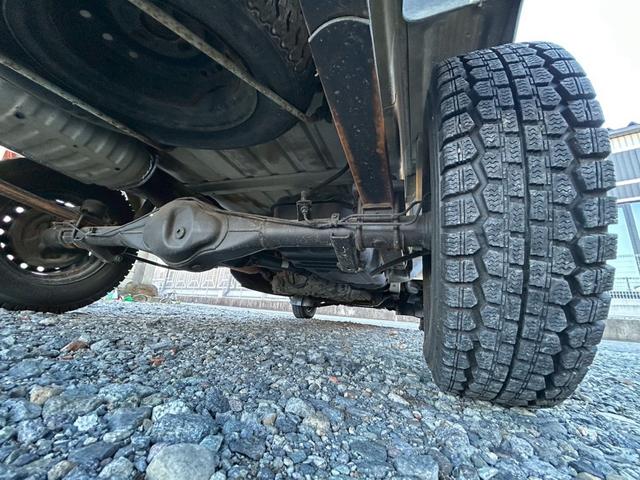 キャリイトラック ＫＣエアコン・パワステ　４ＷＤ　エアコン　パワーステアリング　５速マニュアル車　車検整備付き　レベライザー　ＦＭ／ＡＭラジオチューナー　切り替え式（17枚目）