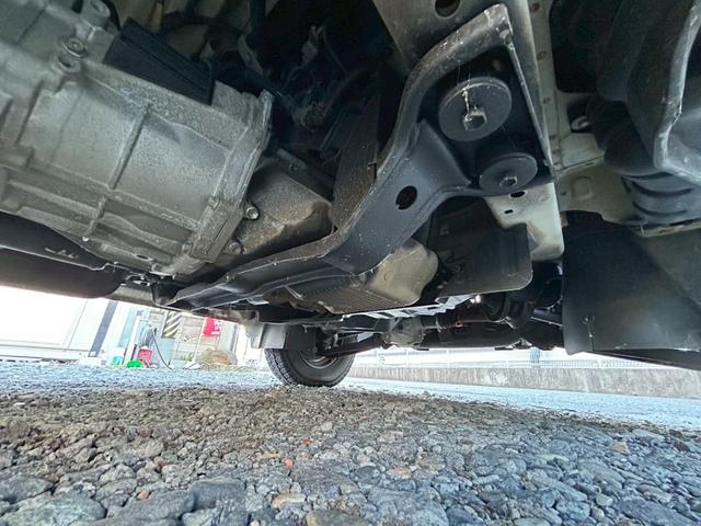 キャリイトラック ＫＣエアコン・パワステ　４ＷＤ　エアコン　パワーステアリング　５速マニュアル車　車検整備付き　レベライザー　ＦＭ／ＡＭラジオチューナー　切り替え式（19枚目）