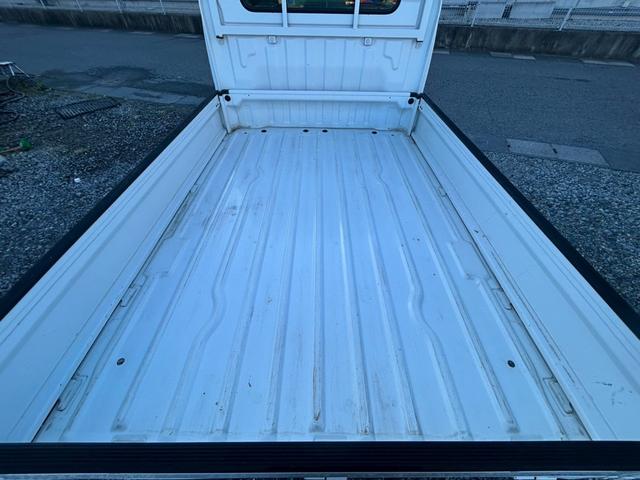 キャリイトラック ＫＣエアコン・パワステ　４ＷＤ　エアコン　パワーステアリング　５速マニュアル車　車検整備付き　レベライザー　ＦＭ／ＡＭラジオチューナー　切り替え式（22枚目）