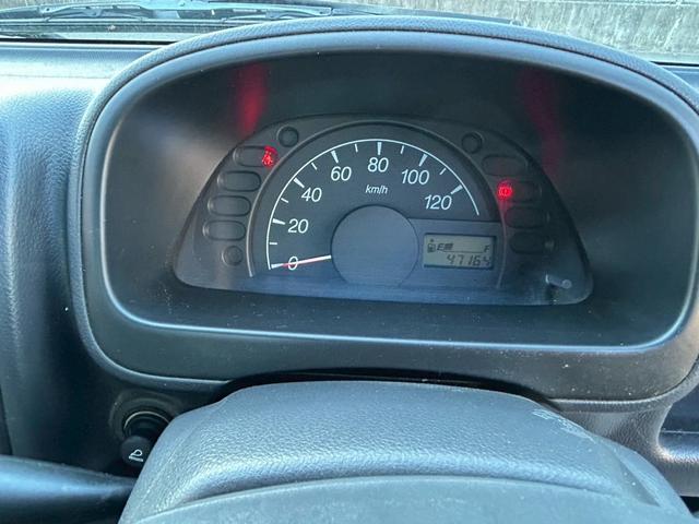 キャリイトラック ＫＣエアコン・パワステ　４ＷＤ　エアコン　パワーステアリング　５速マニュアル車　車検整備付き　レベライザー　ＦＭ／ＡＭラジオチューナー　切り替え式（24枚目）