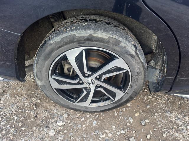 オデッセイ アブソルート　ナビ　ＴＶ　バックカメラ　４ＷＤ　両側パワースライドドア　３列シ－ト　８人乗り　盗難防止システム　衝突被害軽減システム　Ｂｌｕｅｔｏｏｔｈ接続　スマートーキ　プシュッスタート（42枚目）
