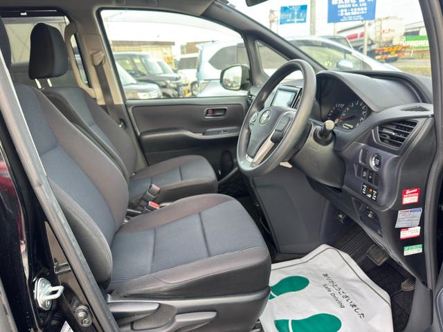 ヴォクシー X ナビ TV バックカメラ 後席モニター付き 両側パワースライドドア ドライブレコーダー スマートーキ プシュッスタート 3列シ-ト 8人乗り アイドリングストップ パワーウィンドウ(14枚目)