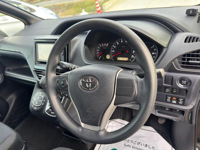 ヴォクシー X ナビ TV バックカメラ 後席モニター付き 両側パワースライドドア ドライブレコーダー スマートーキ プシュッスタート 3列シ-ト 8人乗り アイドリングストップ パワーウィンドウ(16枚目)