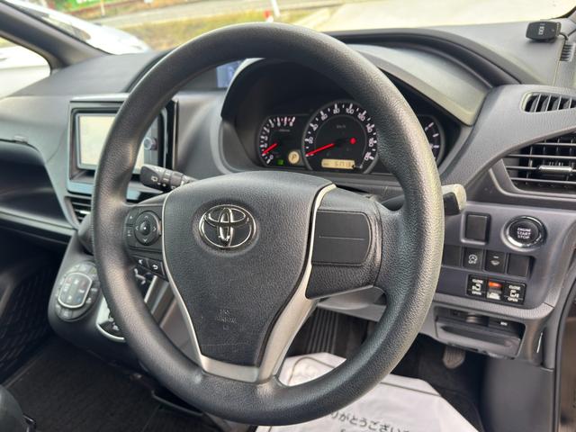 ヴォクシー X ナビ TV バックカメラ 後席モニター付き 両側パワースライドドア ドライブレコーダー スマートーキ プシュッスタート 3列シ-ト 8人乗り アイドリングストップ パワーウィンドウ(17枚目)