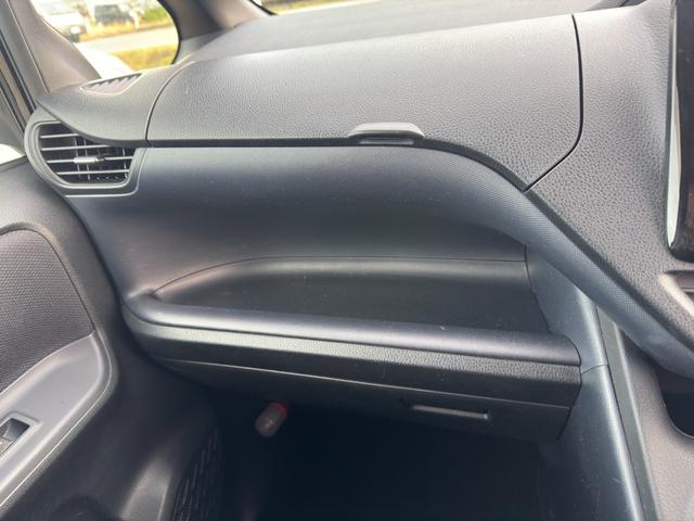 ヴォクシー X ナビ TV バックカメラ 後席モニター付き 両側パワースライドドア ドライブレコーダー スマートーキ プシュッスタート 3列シ-ト 8人乗り アイドリングストップ パワーウィンドウ(29枚目)