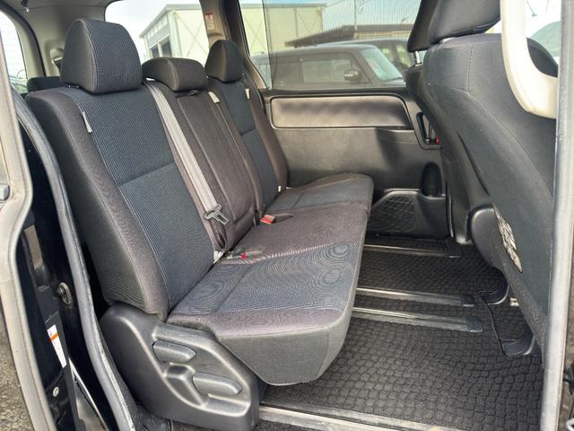 ヴォクシー X ナビ TV バックカメラ 後席モニター付き 両側パワースライドドア ドライブレコーダー スマートーキ プシュッスタート 3列シ-ト 8人乗り アイドリングストップ パワーウィンドウ(35枚目)