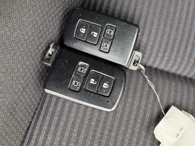 ヴォクシー X ナビ TV バックカメラ 後席モニター付き 両側パワースライドドア ドライブレコーダー スマートーキ プシュッスタート 3列シ-ト 8人乗り アイドリングストップ パワーウィンドウ(51枚目)