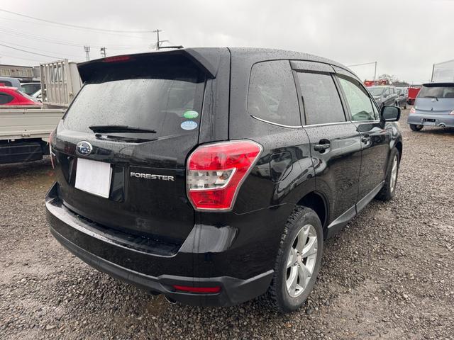 フォレスター ２．０ｉ－Ｌ　アイサイト　エアコン　パワーステアリング　パワーウィンドウ　運転席エアバッグ　助手席エアバッグ　盗難防止システム　衝突安全ボディ　衝突被害軽減システム（12枚目）