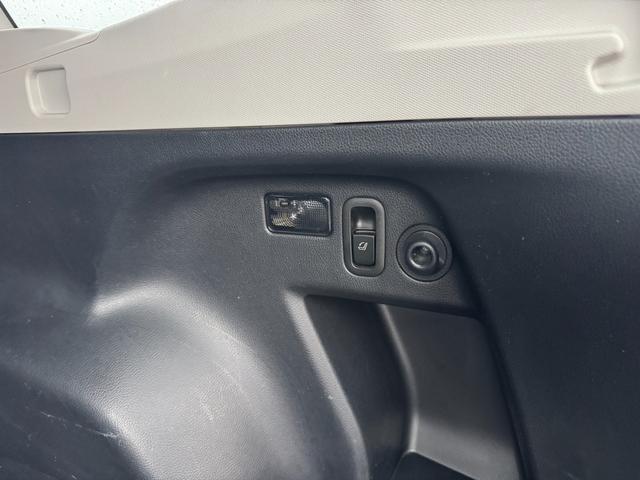 フォレスター ２．０ｉ－Ｌ　アイサイト　エアコン　パワーステアリング　パワーウィンドウ　運転席エアバッグ　助手席エアバッグ　盗難防止システム　衝突安全ボディ　衝突被害軽減システム（17枚目）