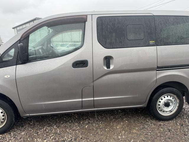 ＮＶ２００バネットバン ＤＸ　エアコン　パワステ　パワーウインドウ　エアバック　ナビ（9枚目）